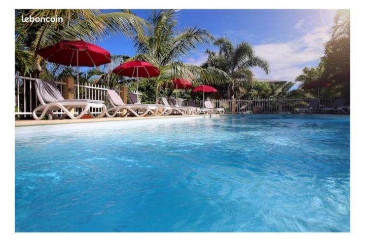 F2 Residence Oasis Terre Rouge A Saint Pierre Esterno foto