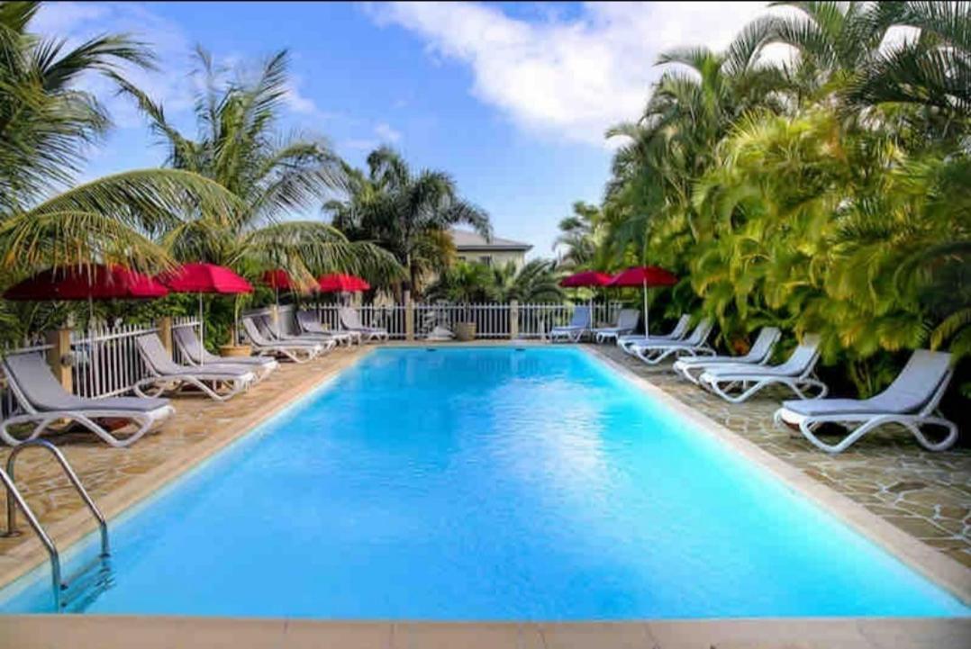 F2 Residence Oasis Terre Rouge A Saint Pierre Esterno foto