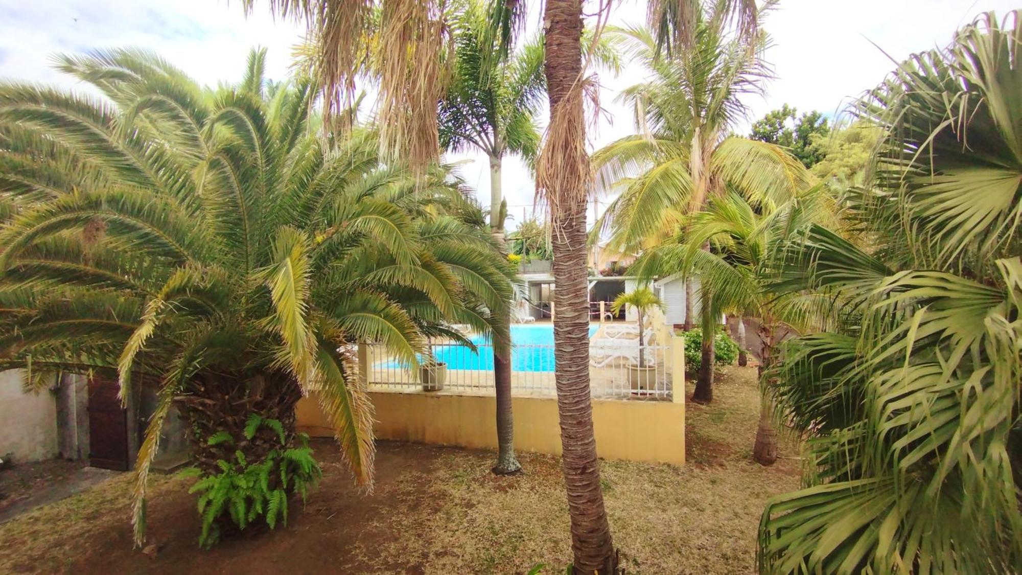 F2 Residence Oasis Terre Rouge A Saint Pierre Esterno foto